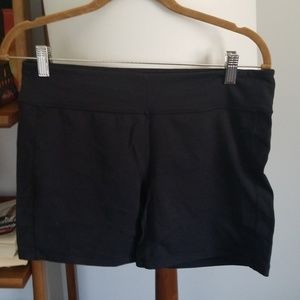 Athleta Chaturanga shorts Black Large